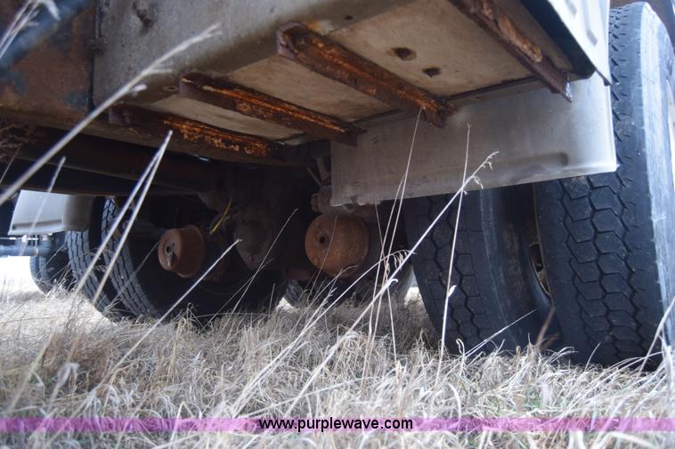 image for item L1208 1993 International 9400 seed tender truck