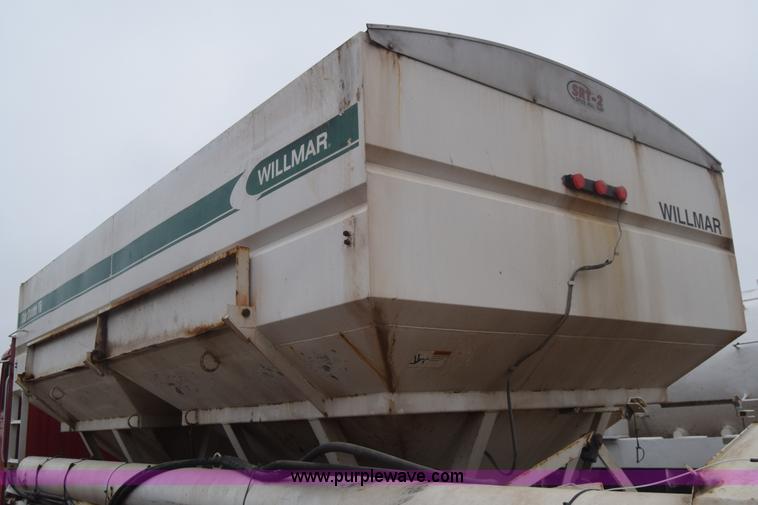 image for item L1208 1993 International 9400 seed tender truck