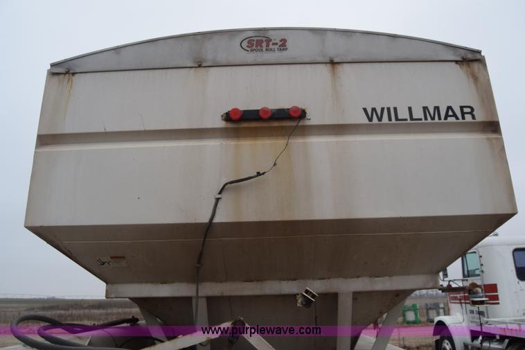 image for item L1208 1993 International 9400 seed tender truck