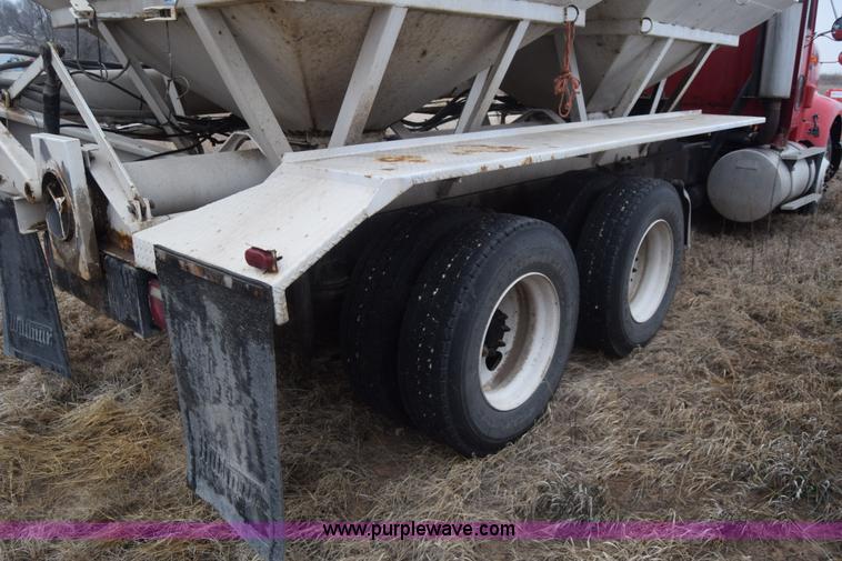 image for item L1208 1993 International 9400 seed tender truck