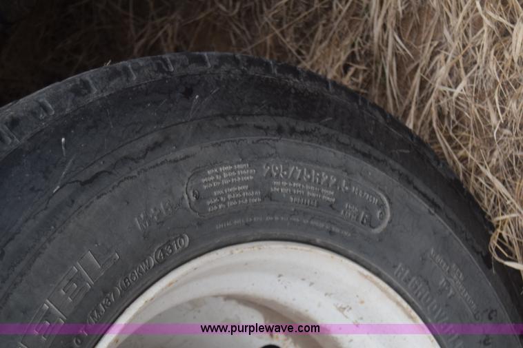 image for item L1208 1993 International 9400 seed tender truck