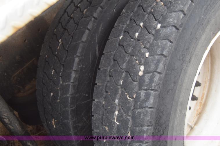 image for item L1208 1993 International 9400 seed tender truck