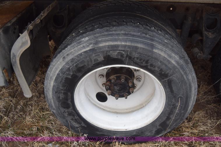 image for item L1208 1993 International 9400 seed tender truck