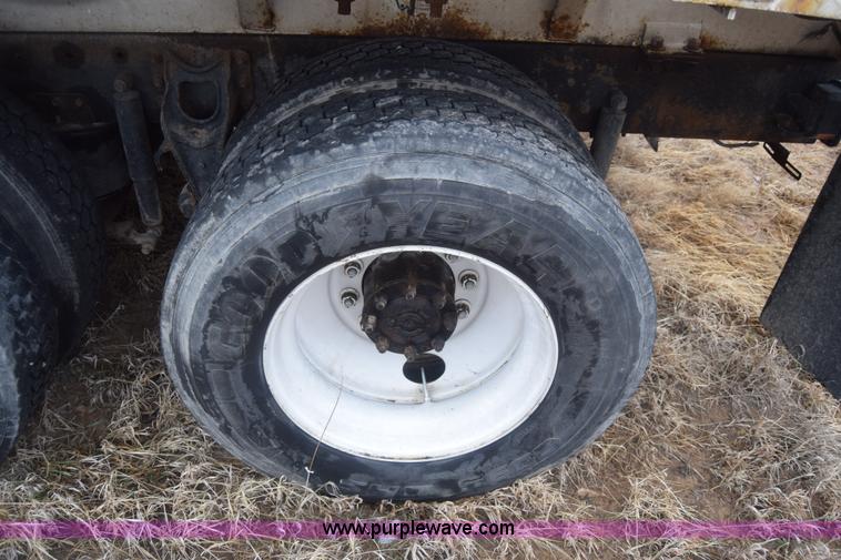 image for item L1208 1993 International 9400 seed tender truck