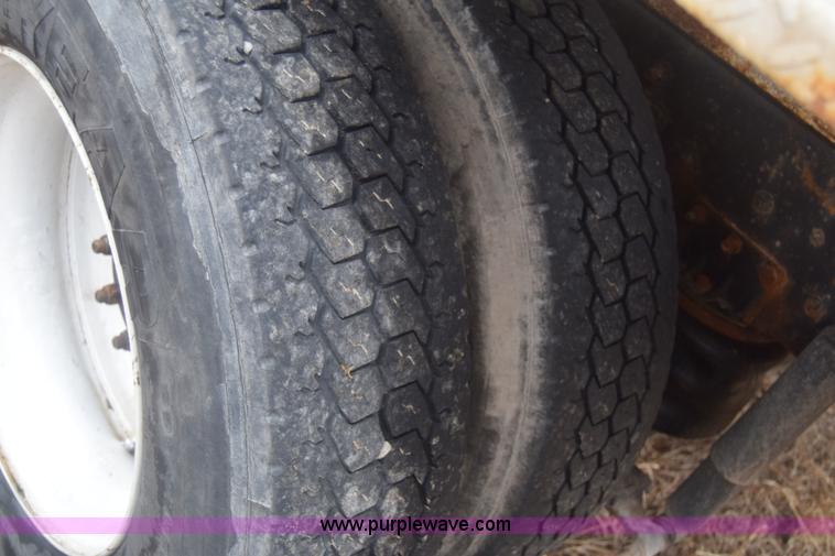 image for item L1208 1993 International 9400 seed tender truck