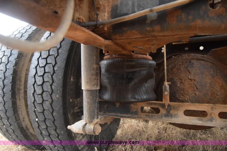 image for item L1208 1993 International 9400 seed tender truck