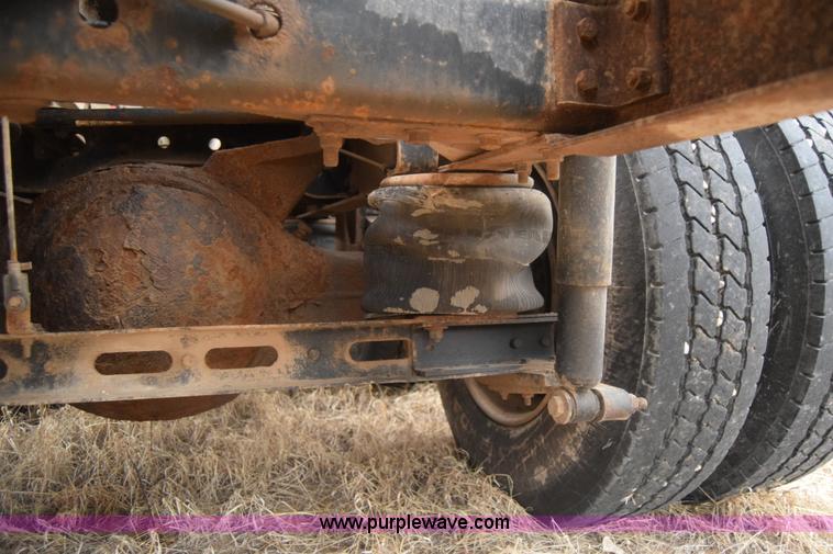 image for item L1208 1993 International 9400 seed tender truck