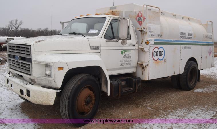 image for item L1231 1988 Ford F700 fuel truck