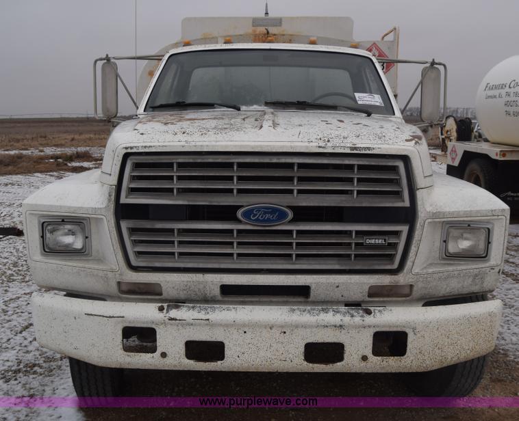 image for item L1231 1988 Ford F700 fuel truck
