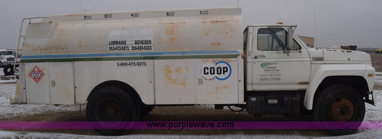 image for item L1231 1988 Ford F700 fuel truck