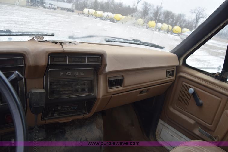 image for item L1231 1988 Ford F700 fuel truck