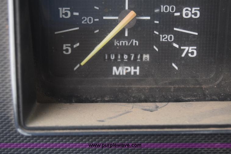 image for item L1231 1988 Ford F700 fuel truck