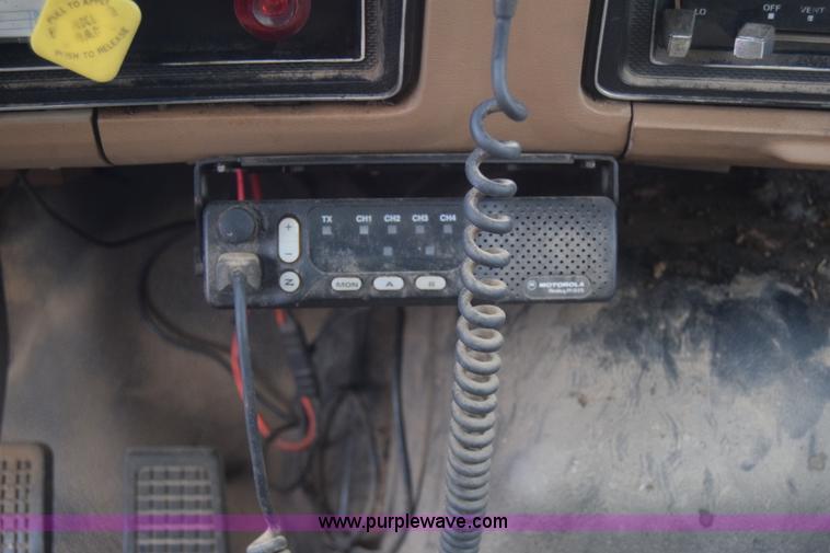 image for item L1231 1988 Ford F700 fuel truck