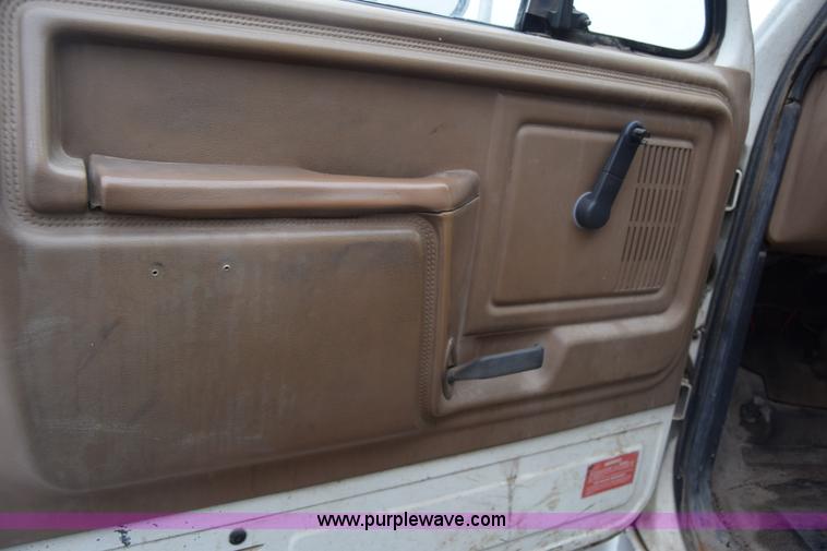 image for item L1231 1988 Ford F700 fuel truck