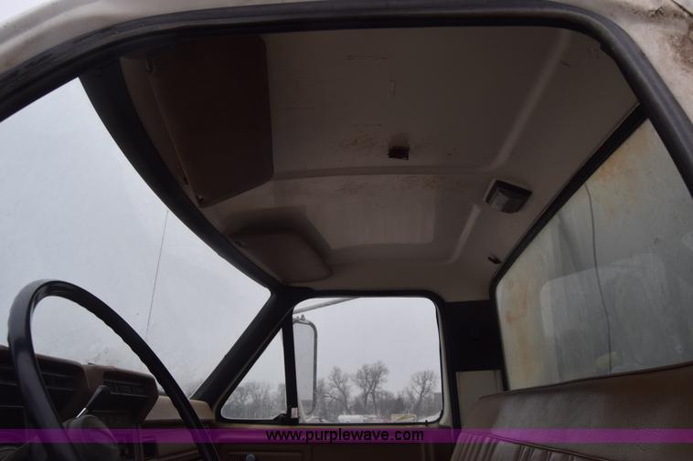 image for item L1231 1988 Ford F700 fuel truck