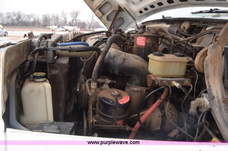 image for item L1231 1988 Ford F700 fuel truck