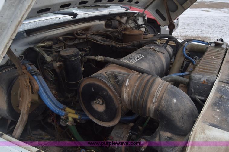 image for item L1231 1988 Ford F700 fuel truck