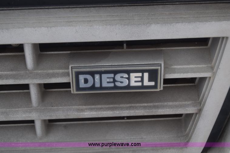 image for item L1231 1988 Ford F700 fuel truck