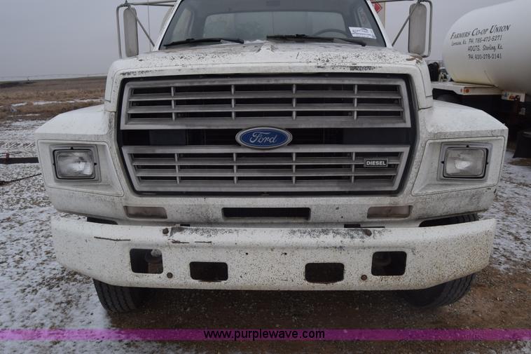 image for item L1231 1988 Ford F700 fuel truck