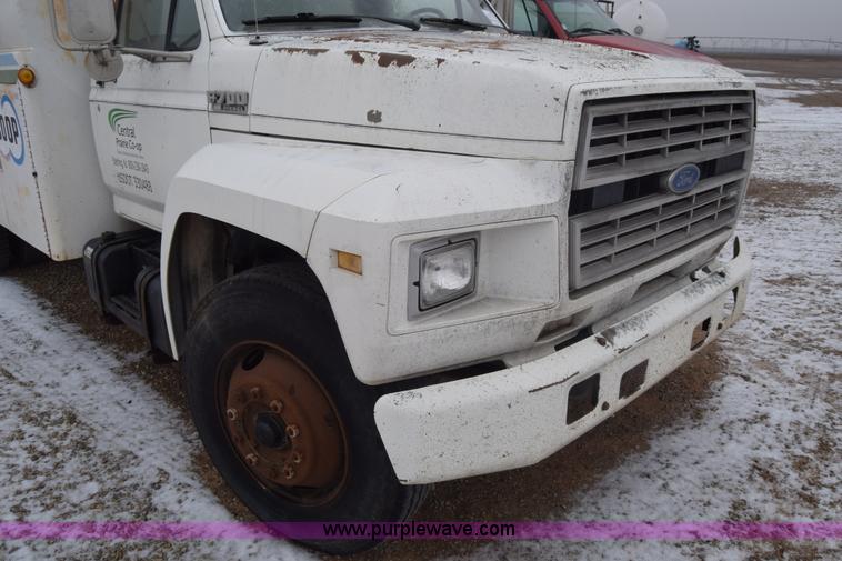 image for item L1231 1988 Ford F700 fuel truck