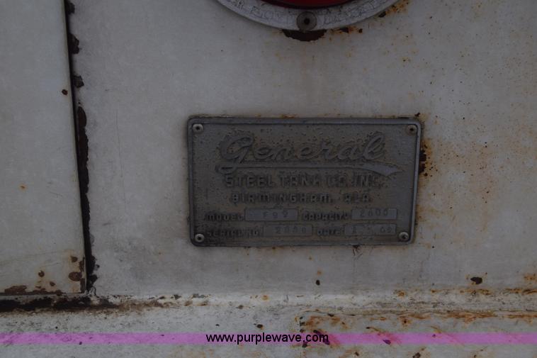 image for item L1231 1988 Ford F700 fuel truck