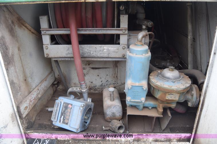 image for item L1231 1988 Ford F700 fuel truck