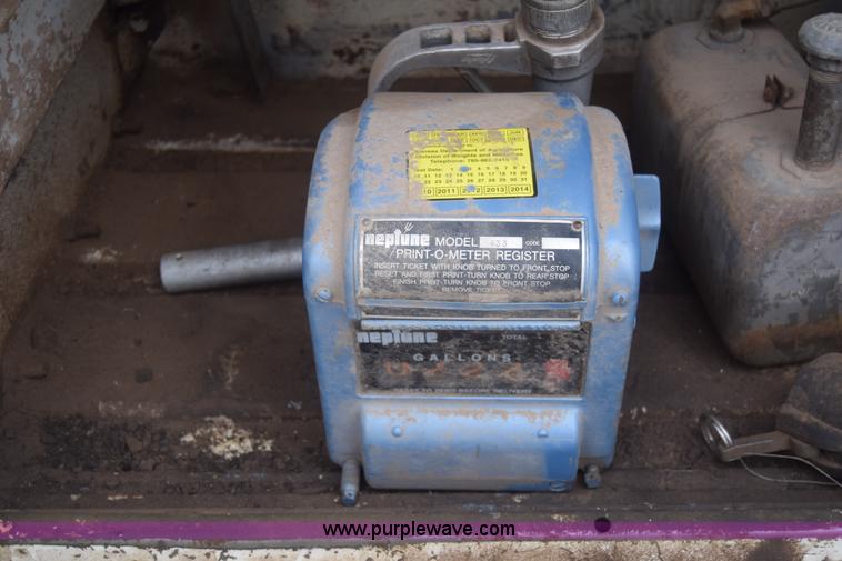 image for item L1231 1988 Ford F700 fuel truck