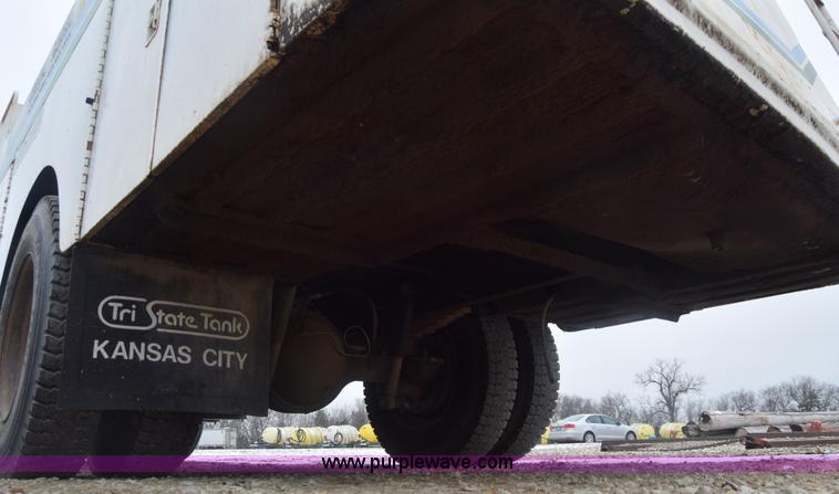 image for item L1231 1988 Ford F700 fuel truck