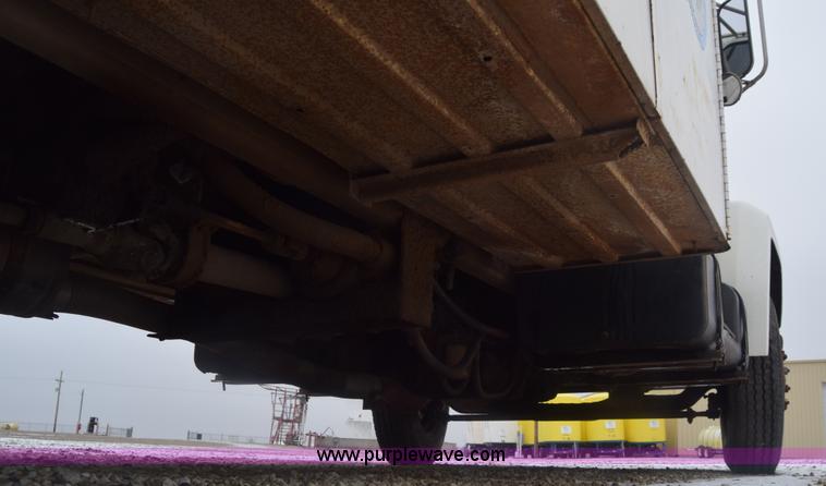 image for item L1231 1988 Ford F700 fuel truck