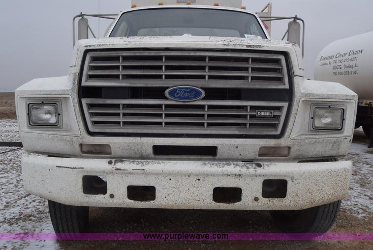image for item L1231 1988 Ford F700 fuel truck