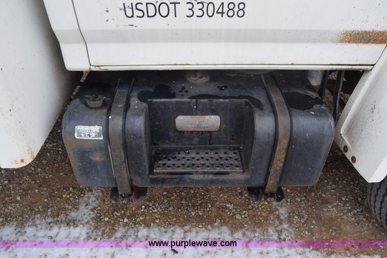 image for item L1231 1988 Ford F700 fuel truck