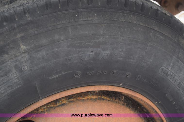 image for item L1231 1988 Ford F700 fuel truck