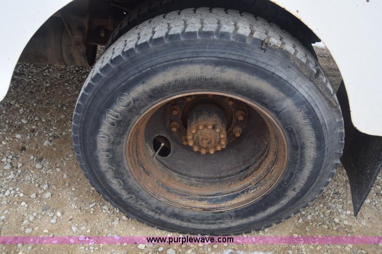 image for item L1231 1988 Ford F700 fuel truck