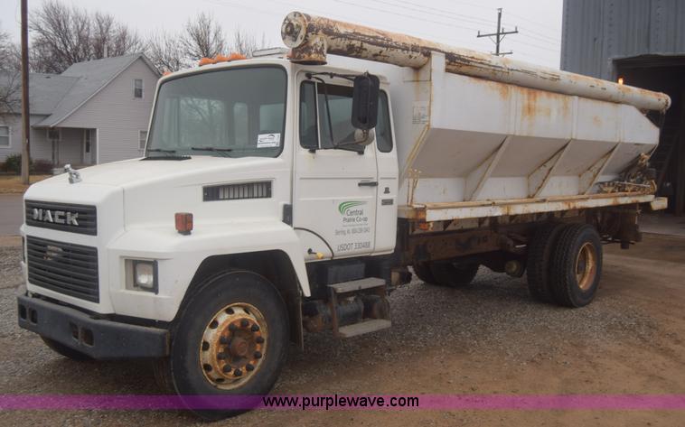 image for item L1242 1990 Mack CS300P feed truck