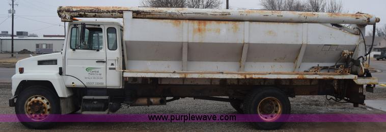 image for item L1242 1990 Mack CS300P feed truck