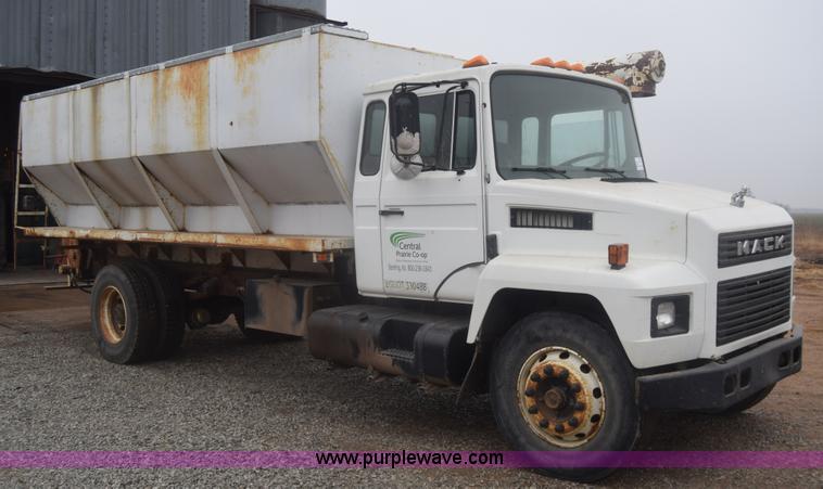 image for item L1242 1990 Mack CS300P feed truck