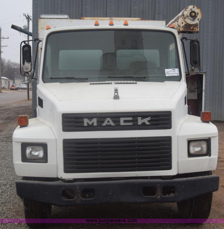 image for item L1242 1990 Mack CS300P feed truck