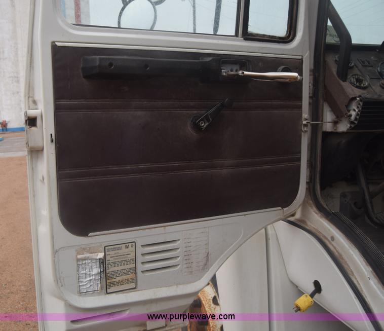 image for item L1242 1990 Mack CS300P feed truck