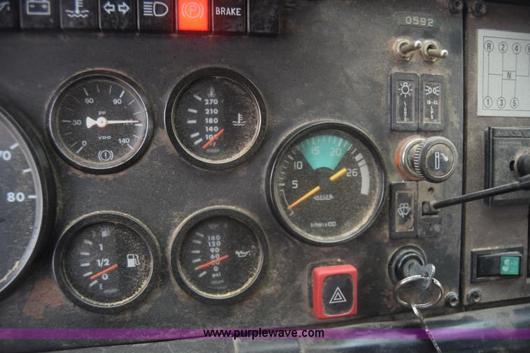 image for item L1242 1990 Mack CS300P feed truck