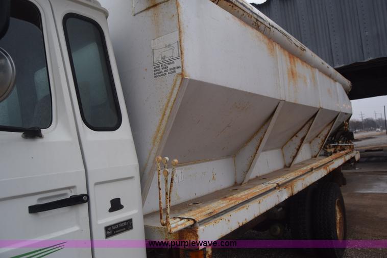 image for item L1242 1990 Mack CS300P feed truck