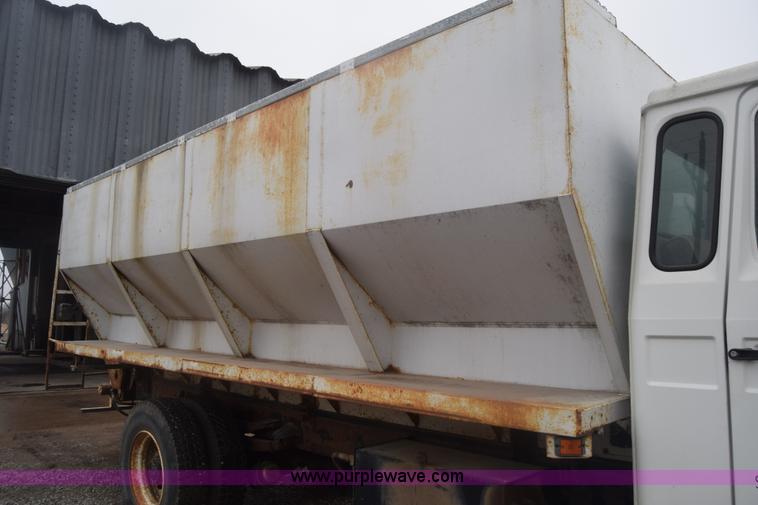 image for item L1242 1990 Mack CS300P feed truck