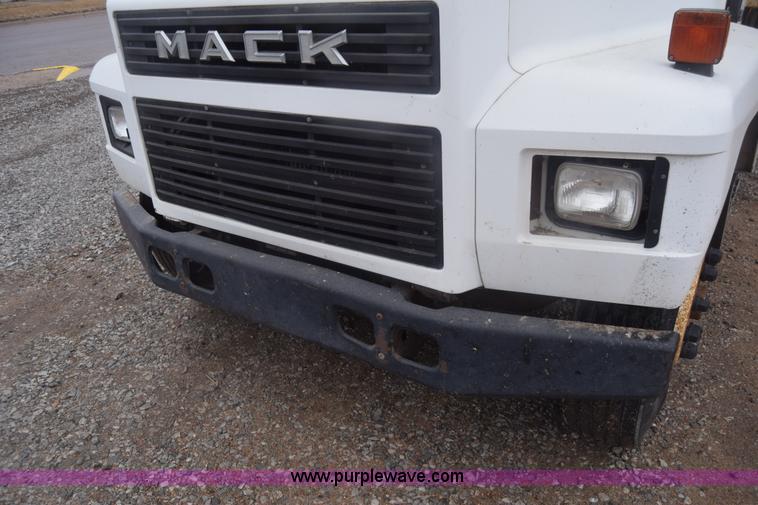 image for item L1242 1990 Mack CS300P feed truck