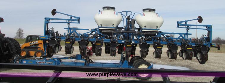 image for item N9345 2013 Kinze 3600 split row planter