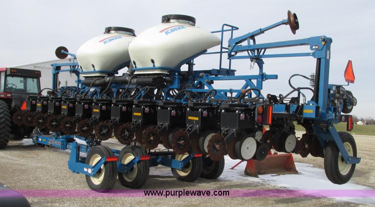 image for item N9345 2013 Kinze 3600 split row planter