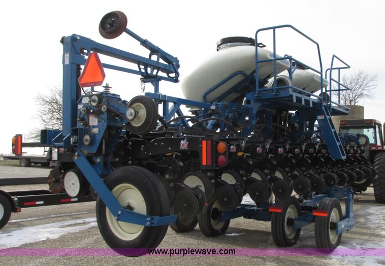 image for item N9345 2013 Kinze 3600 split row planter