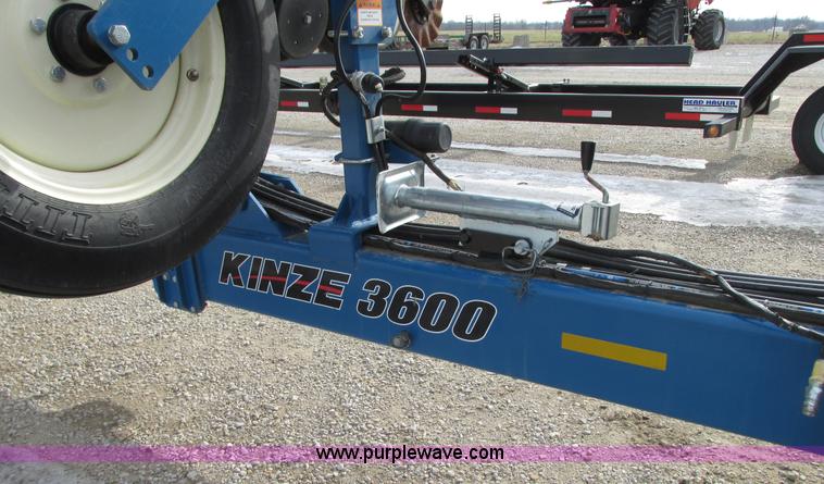 image for item N9345 2013 Kinze 3600 split row planter
