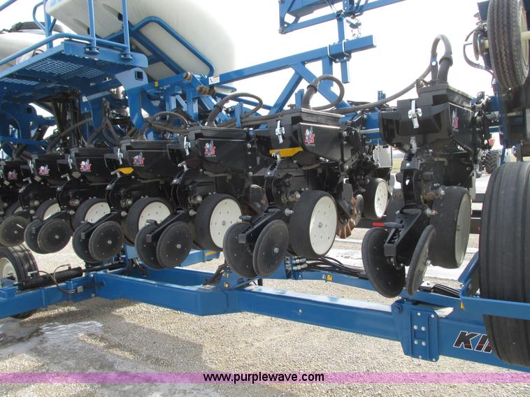 image for item N9345 2013 Kinze 3600 split row planter