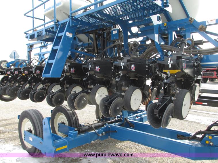 image for item N9345 2013 Kinze 3600 split row planter