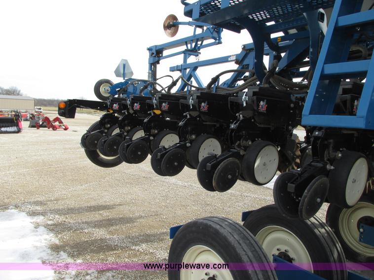 image for item N9345 2013 Kinze 3600 split row planter