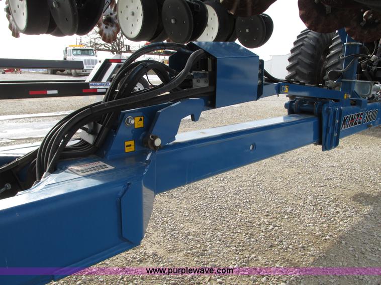 image for item N9345 2013 Kinze 3600 split row planter